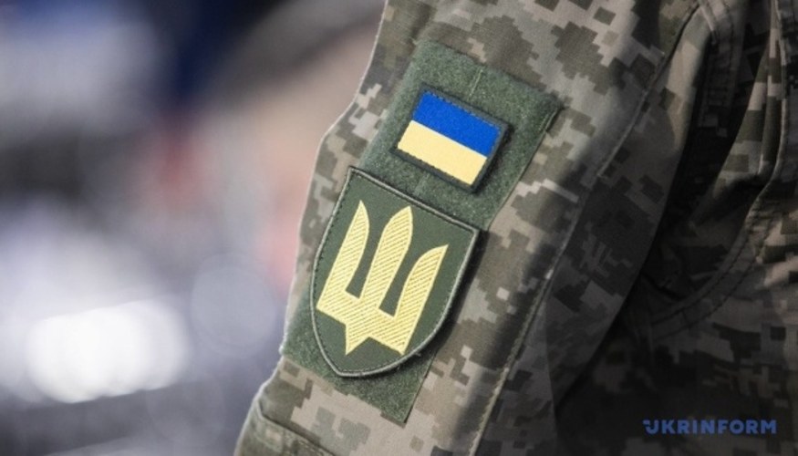 Іноземні військові під час оформлення документів у міграційному підрозділі