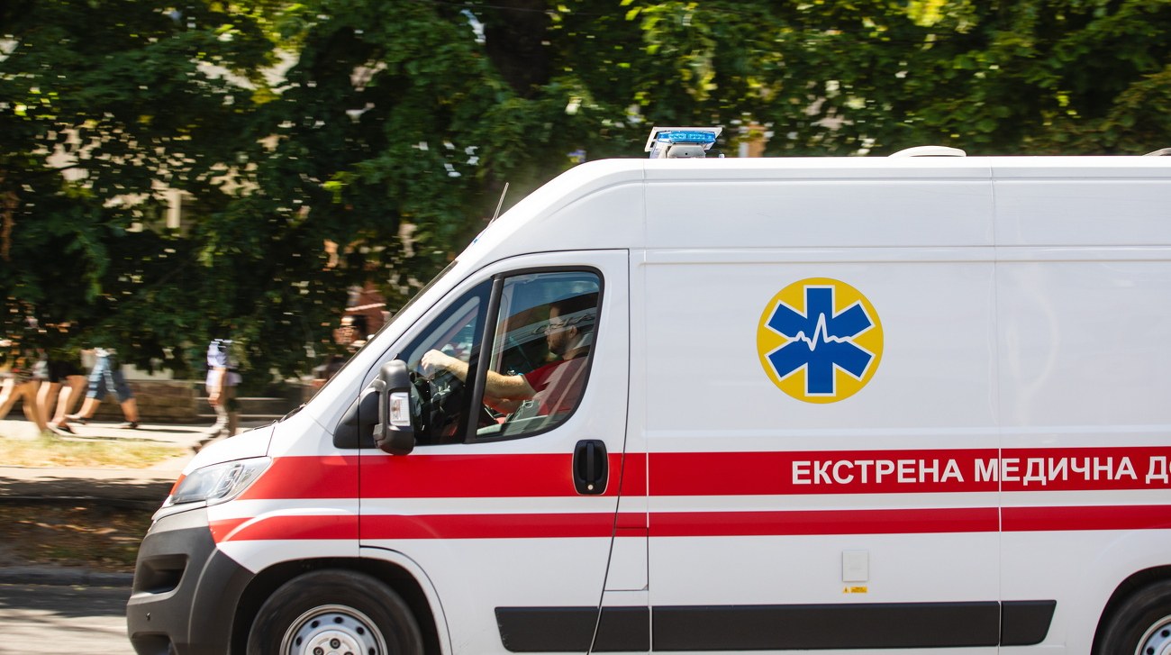 Пошкоджений житловий будинок у Херсоні після російського удару 17 липня