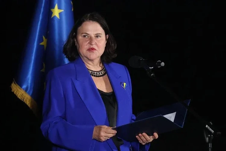 Посольства країн ЄС залишаються у Києві попри погрози РФ — Матернова